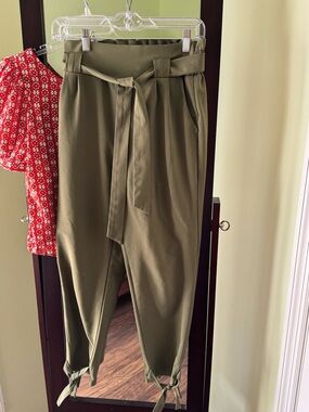 Molly Bracken top and Grace Karin pants.